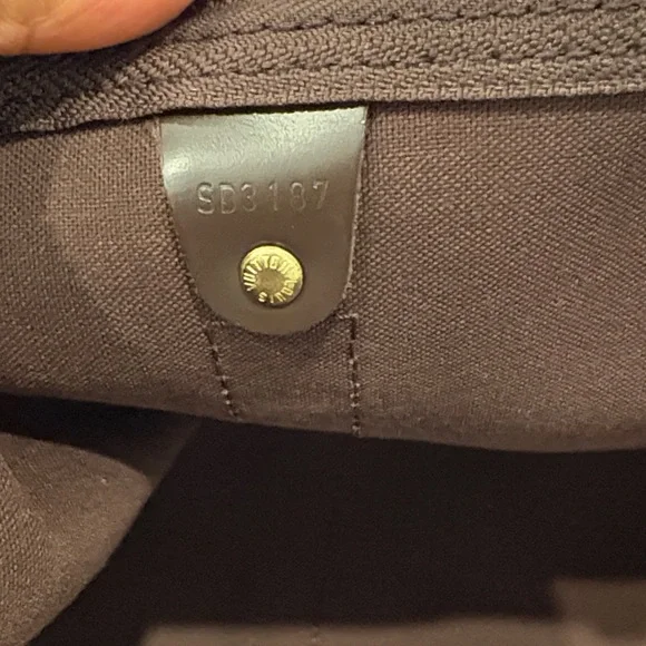 Authentic Louis Vuitton Keepall Bandoulière 55 - Picture 10 of 17